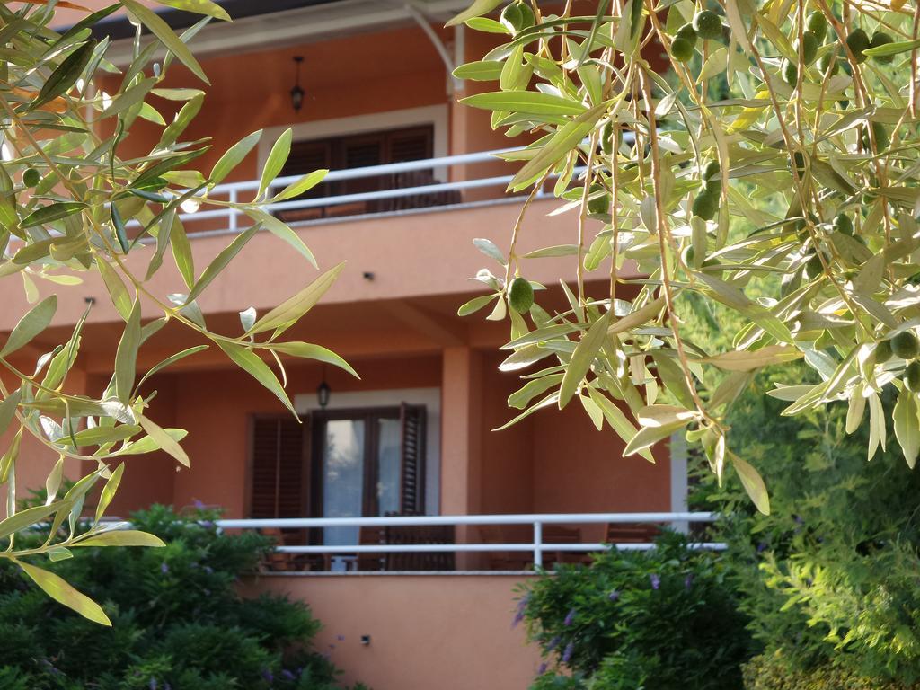 אומאג Apartmani Lina מראה חיצוני תמונה