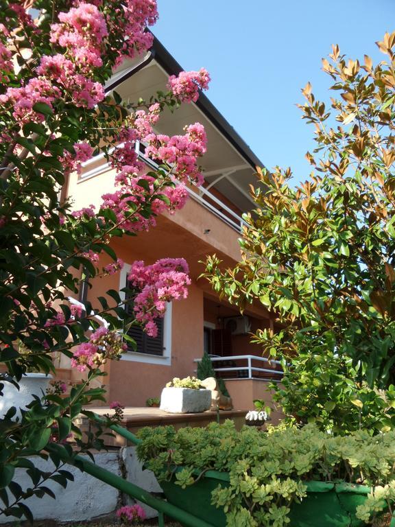 אומאג Apartmani Lina מראה חיצוני תמונה