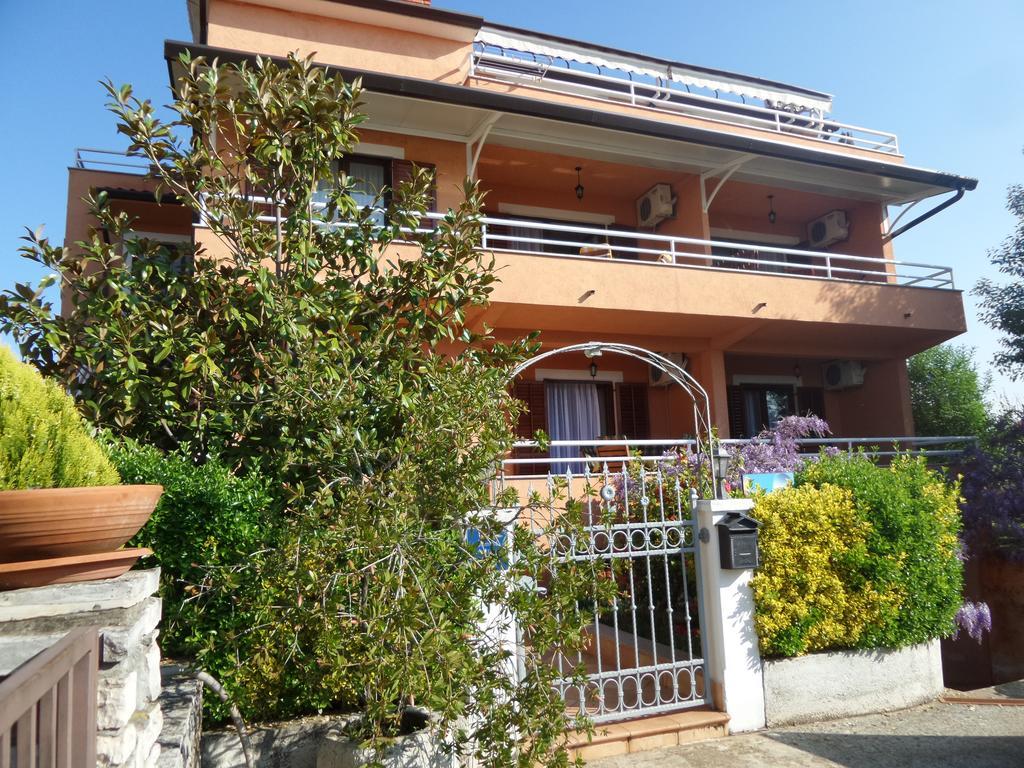 אומאג Apartmani Lina מראה חיצוני תמונה