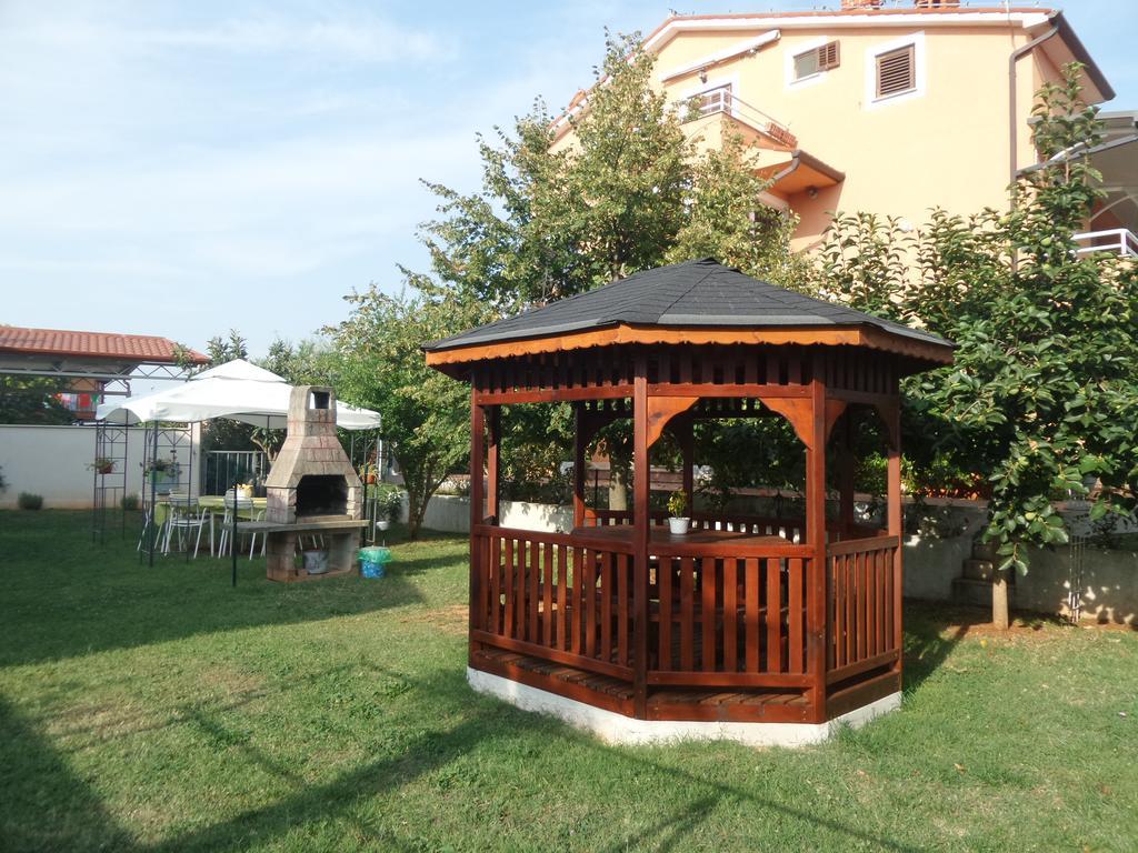 אומאג Apartmani Lina מראה חיצוני תמונה